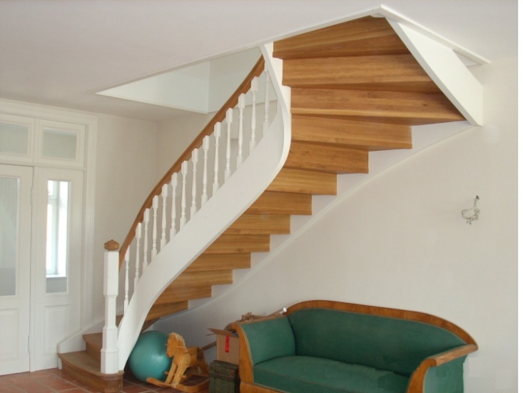 Treppe Eiche und Weißlack mit Krümmling