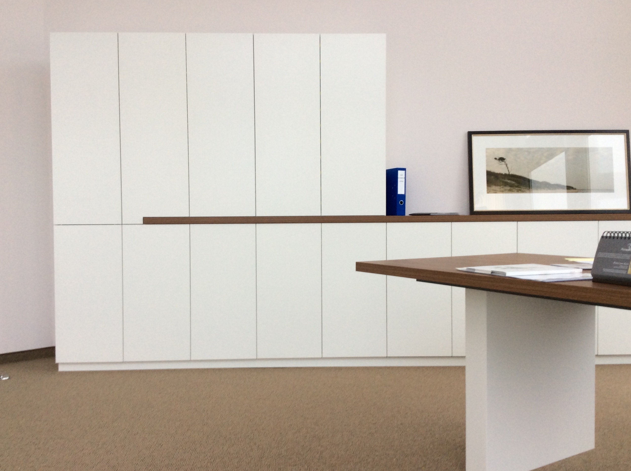 Nur ein Aktenschrank?