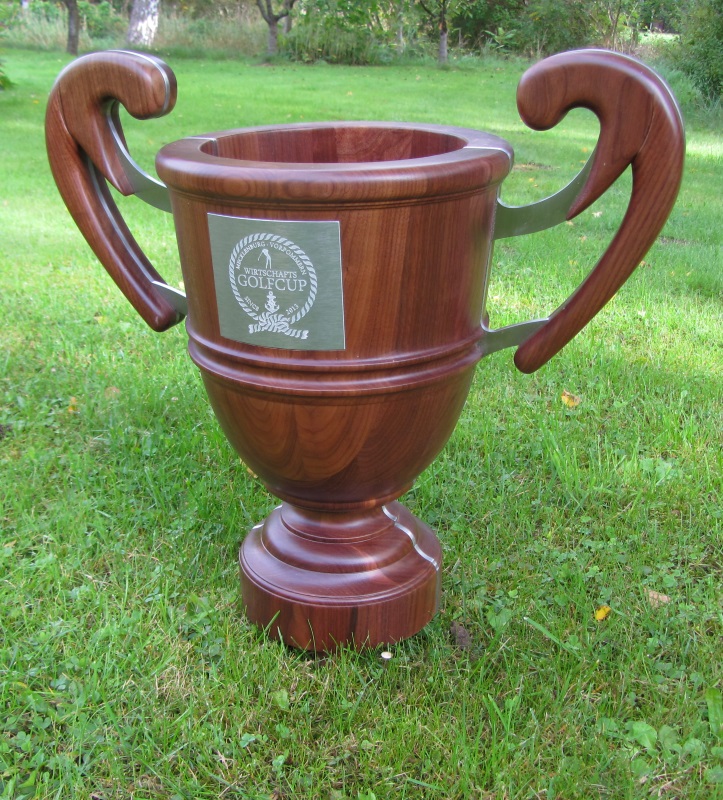 Pokal aus Holz