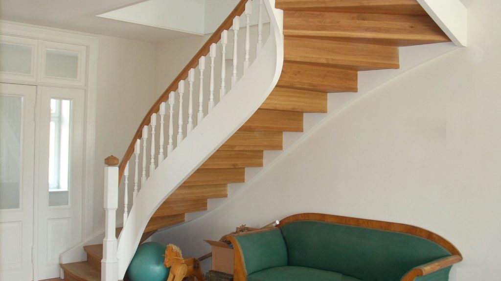 Kruemmlingstreppe Weiss und Eiche