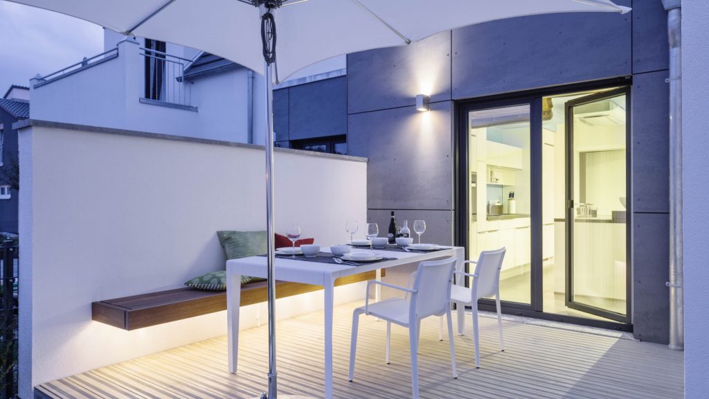 beleuchtete Sitzbank