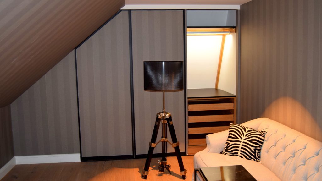 Einbauschrank mit Raumplus-Türen