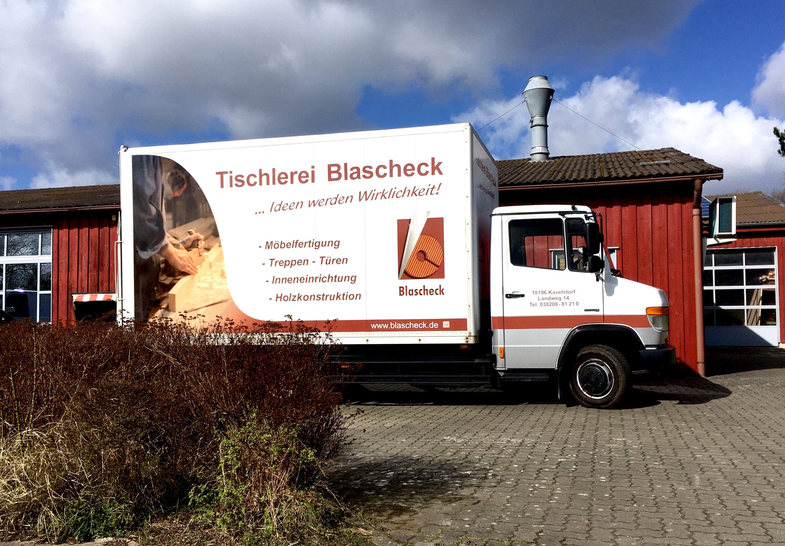 Die halbe Tischlerei dabei…